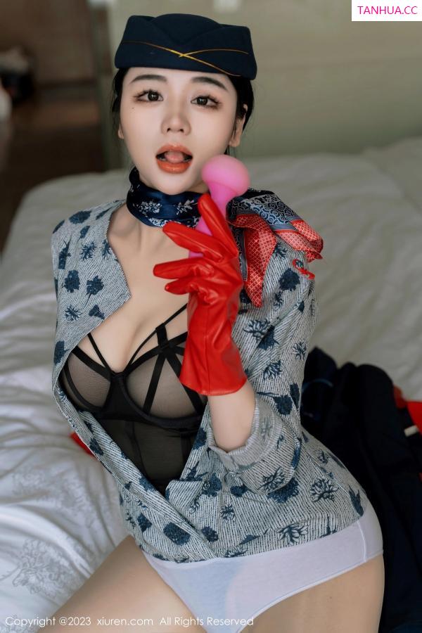   [XiuRen]高清写真图 2023.05.24 No.6790 汐汐爱吃草莓 制服美臀第3张图片